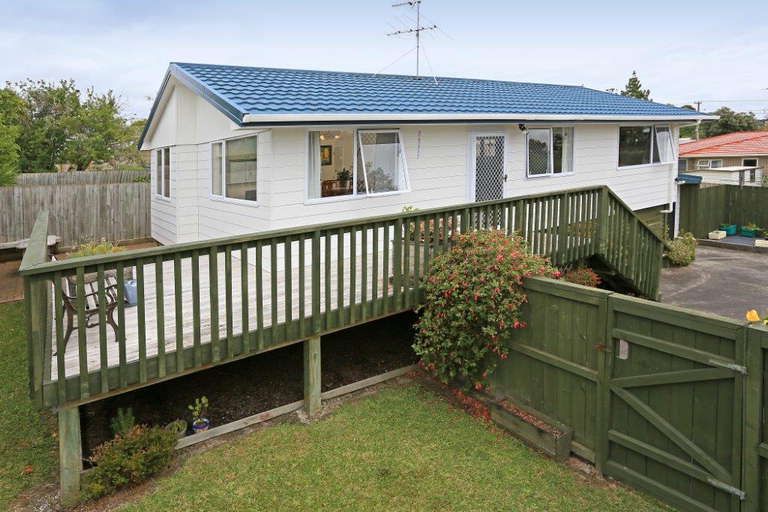 Photo of property in 1/22 Matipo Road, Te Atatu Peninsula, Auckland, 0610