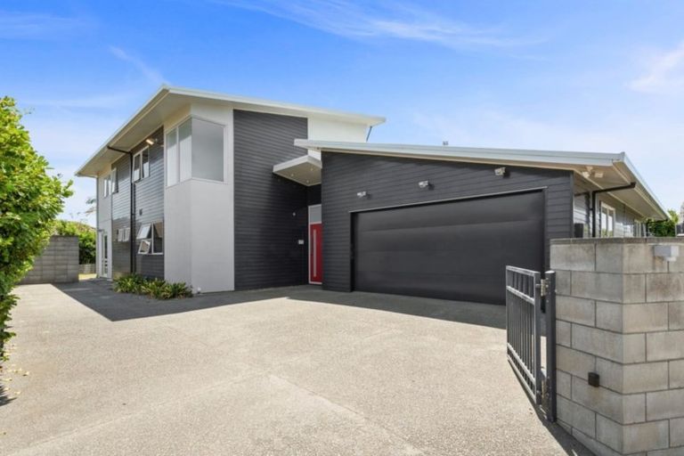 Photo of property in 115 Oriental Parade, Papamoa Beach, Papamoa, 3118