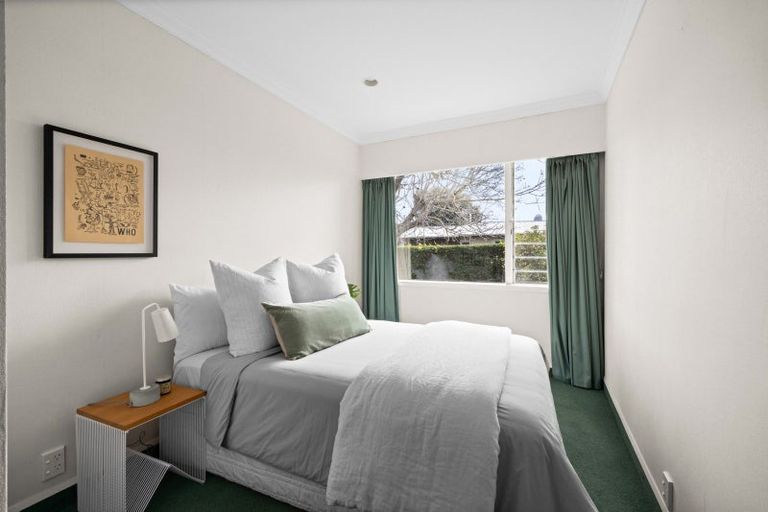 Photo of property in 16 Howard Road, Taradale, Napier, 4112