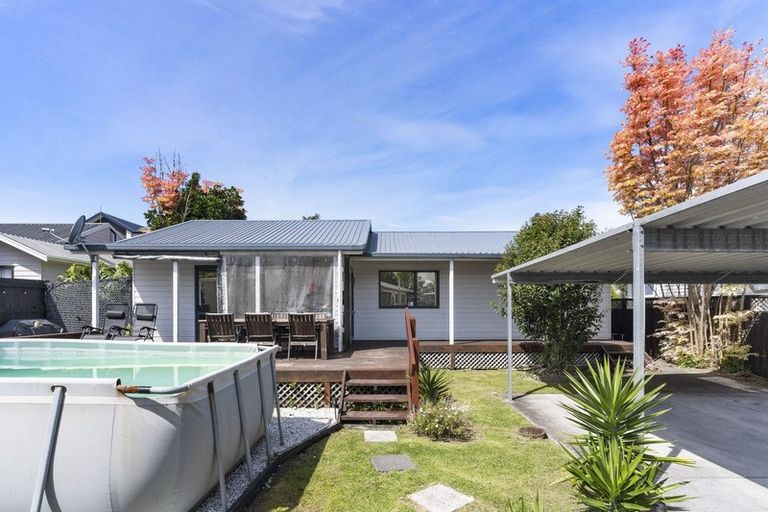 Photo of property in 61a Graham Avenue, Te Atatu Peninsula, Auckland, 0610
