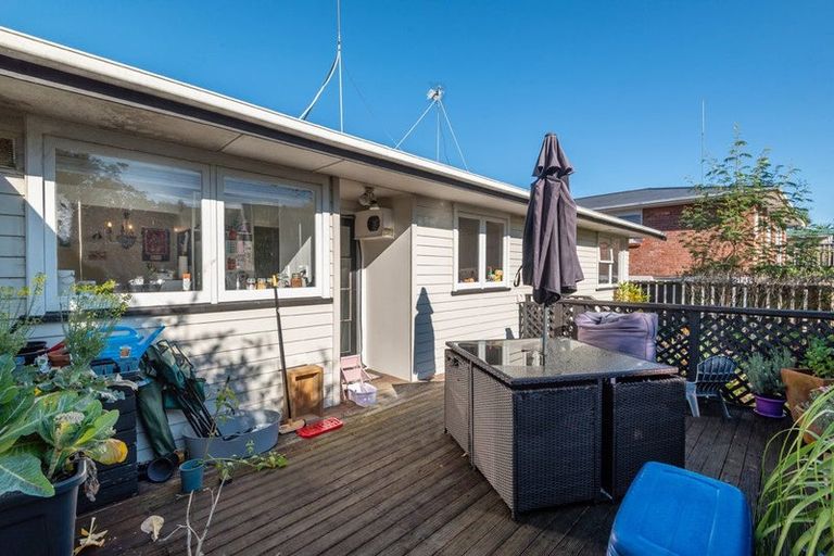 Photo of property in 10 Aplin Place, Birkdale, Auckland, 0626