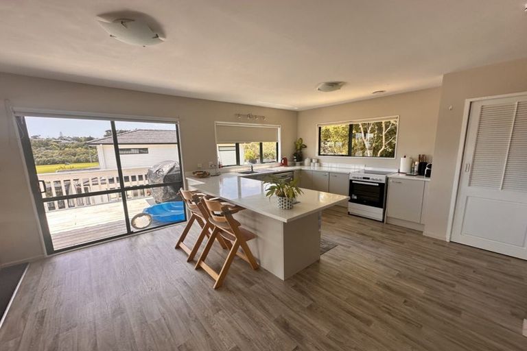 Photo of property in 10 Pae Moana Place, Stanmore Bay, Whangaparaoa, 0932