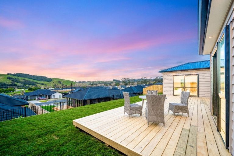 Photo of property in 7 Awa Avenue, Helensville, 0800