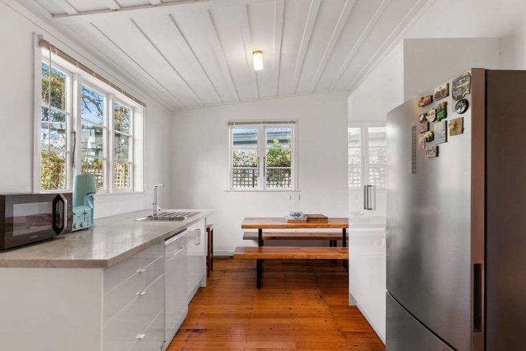 Photo of property in 11 Green Lane, Helensville, 0800