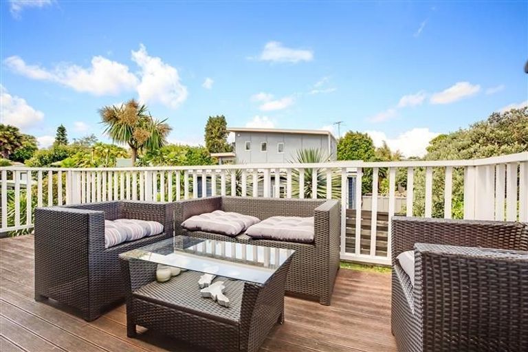 Photo of property in 13 Graham Avenue, Te Atatu Peninsula, Auckland, 0610