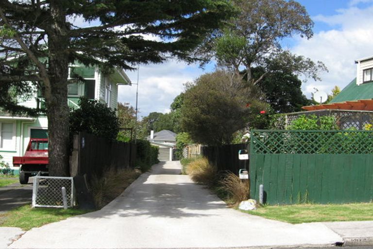 Photo of property in 1a Glenford Lane, Te Atatu Peninsula, Auckland, 0610