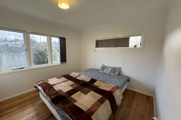 Photo of property in 9 Huruhuru Road, Massey, Auckland, 0614