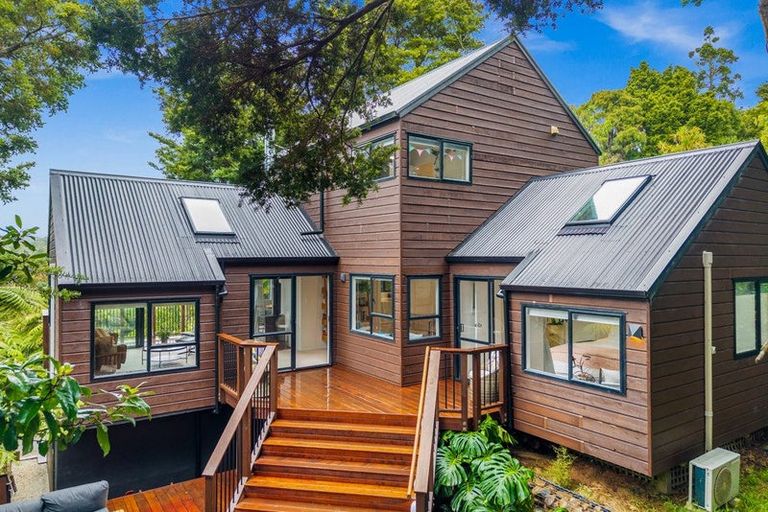 Photo of property in 189 Shaw Road, Oratia, Auckland, 0604