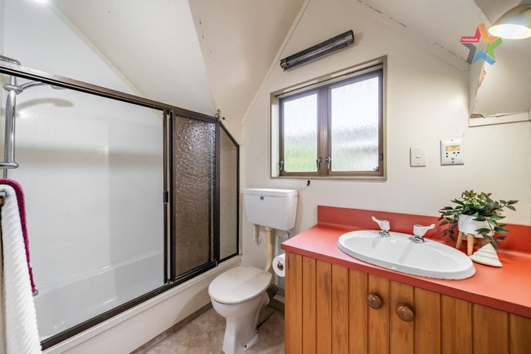 Photo of property in 19 Mcenroe Grove, Naenae, Lower Hutt, 5011
