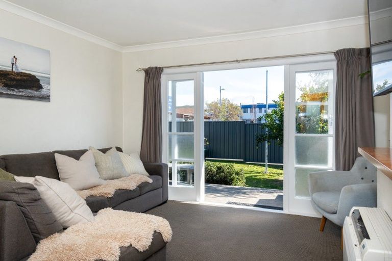 Photo of property in 6 Lee Road, Taradale, Napier, 4112
