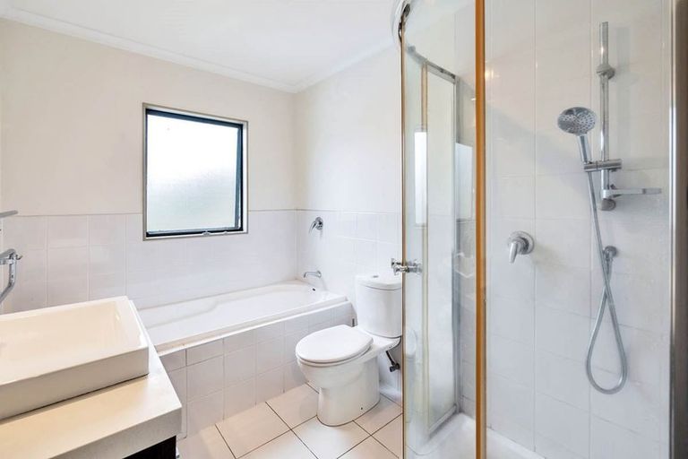 Photo of property in 43 San Marino Drive West, Henderson, Auckland, 0612
