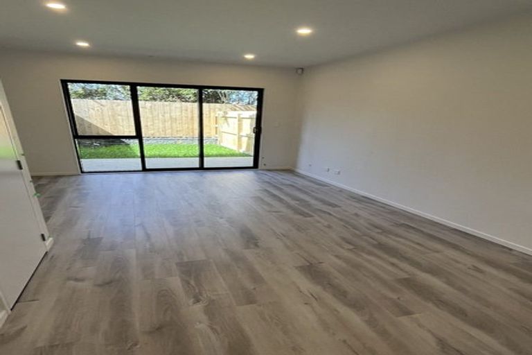 Photo of property in 6/241 Don Buck Road, Massey, Auckland, 0614