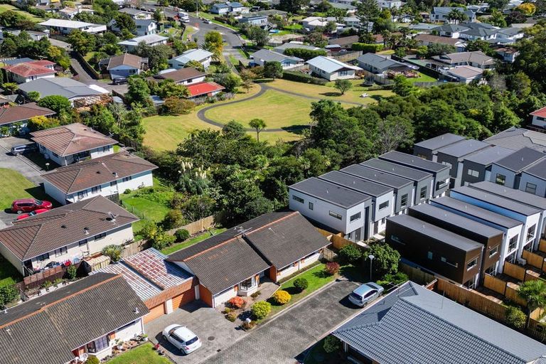 Photo of property in 8/248 Great North Road, Henderson, Auckland, 0612