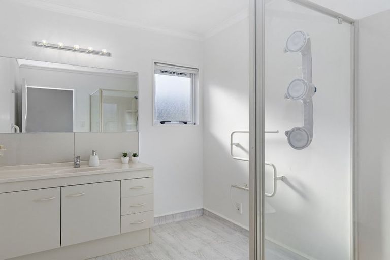 Photo of property in 18 Millwood Place, Silverstream, Upper Hutt, 5019