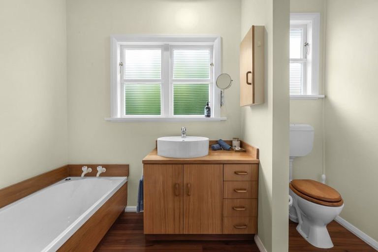 Photo of property in 28 Kuratawhiti Street, Greytown, 5712