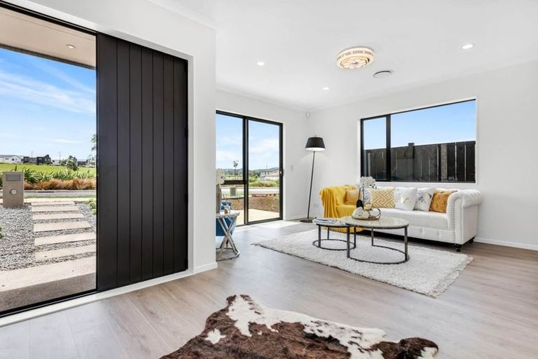 Photo of property in 48 Emerald Avenue, Rosehill, 2113