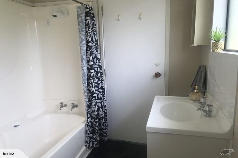 Photo of property in 4 Hassan Drive, Massey, Auckland, 0614