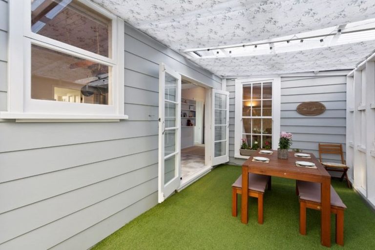 Photo of property in 1 Karaka Street, Helensville, 0800