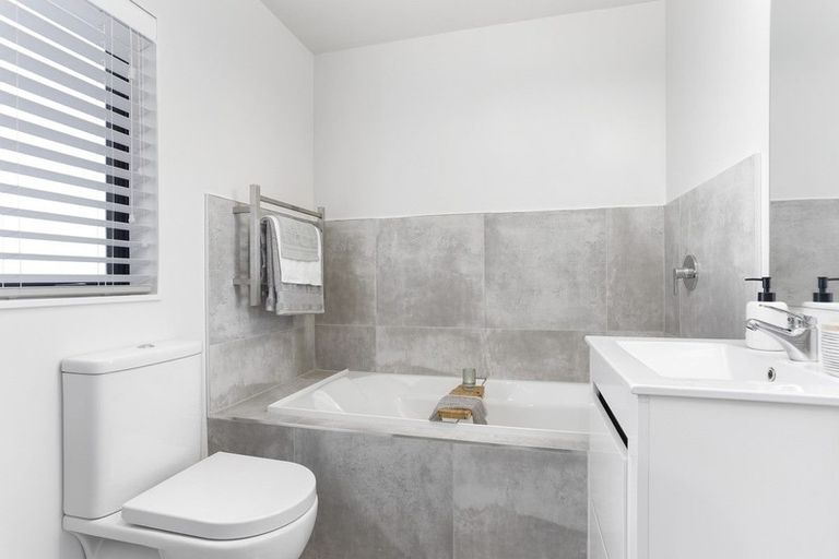 Photo of property in 26 Kearns Drive, Hobsonville, Auckland, 0616