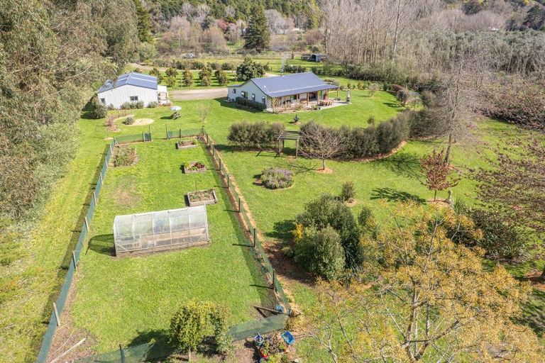 Photo of property in 394 Kaiwhaiki Road, Kaiwhaiki, Whanganui, 4575