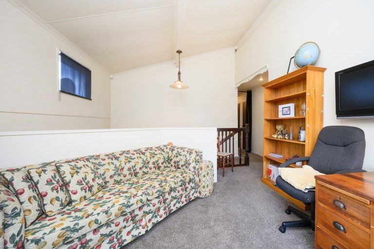 Photo of property in 19 Ashburn Lane, Awapuni, Palmerston North, 4412