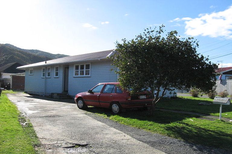Photo of property in 5 Halifax Street, Wainuiomata, Lower Hutt, 5014