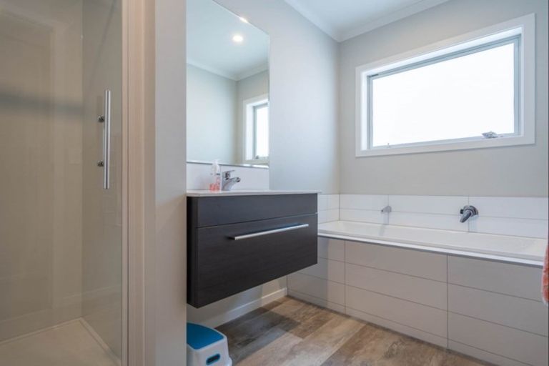 Photo of property in 4 Mahia Lane, Waikanae, 5036