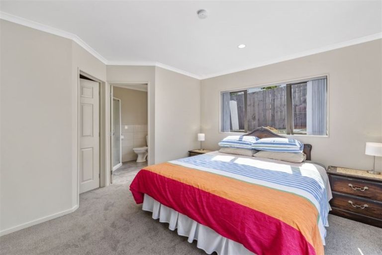 Photo of property in 9 Cloghan Close, Massey, Auckland, 0614