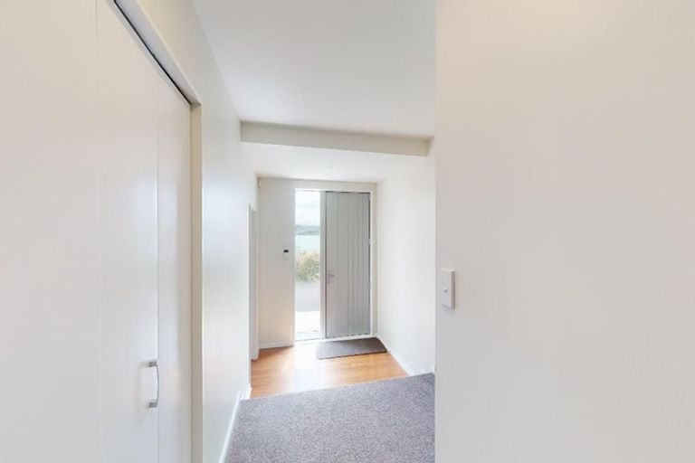 Photo of property in 352 Queens Drive, Lyall Bay, Wellington, 6022