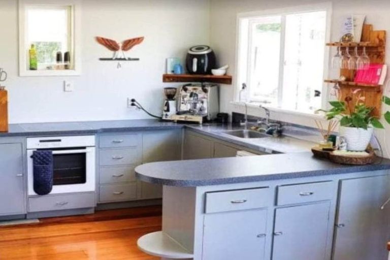 Photo of property in 28 Domain Road, Waipawa, 4210