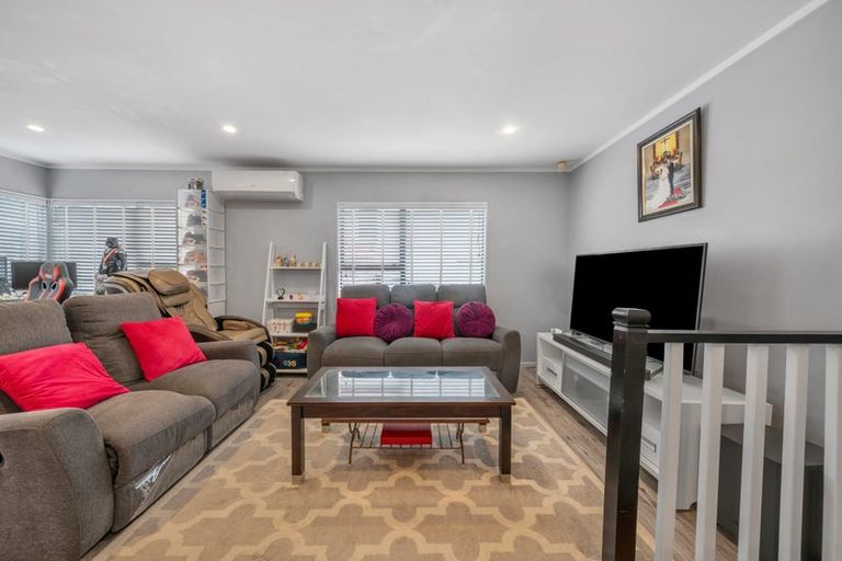 Photo of property in 2/52 Stanley Road, Glenfield, Auckland, 0629