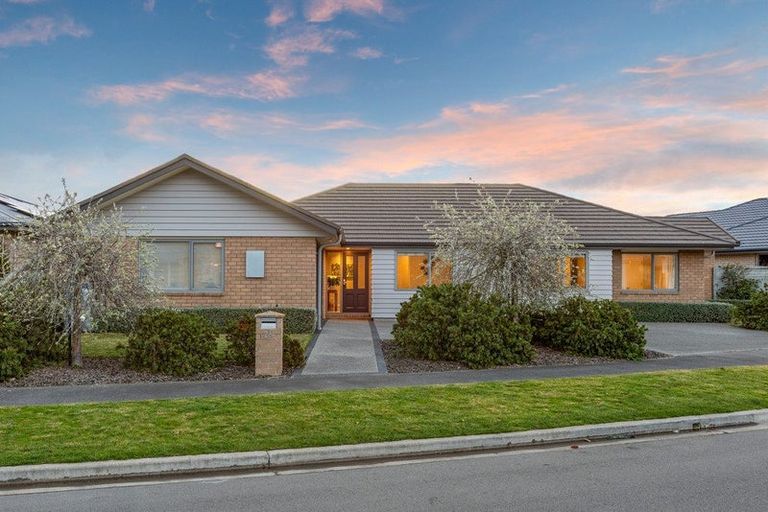 Photo of property in 26 Blue Gum Place, New Brighton, Christchurch, 8083