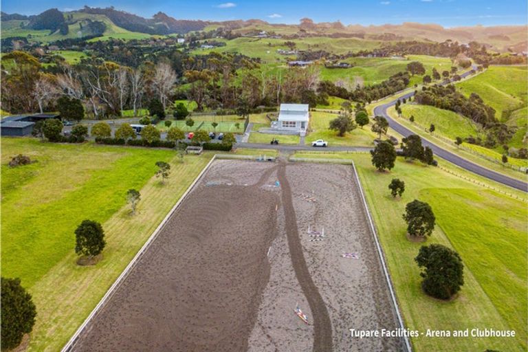 Photo of property in 68d Tuparekura Road, South Head, Helensville, 0874