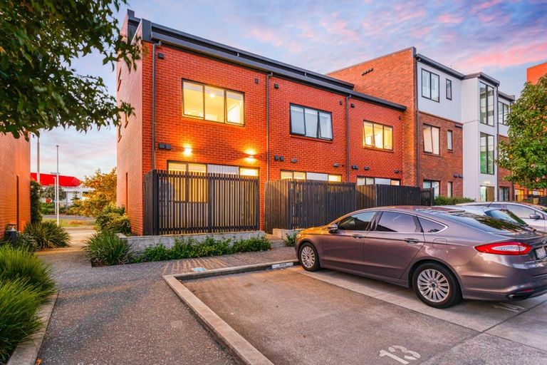 Photo of property in 5/89 Hobsonville Point Road, Hobsonville, Auckland, 0616