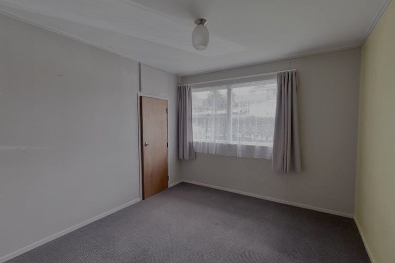 Photo of property in 3 Erica Road, Sunnynook, Auckland, 0620