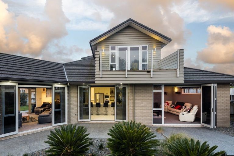 Photo of property in 142 Saint James Drive, Huntington, Hamilton, 3210