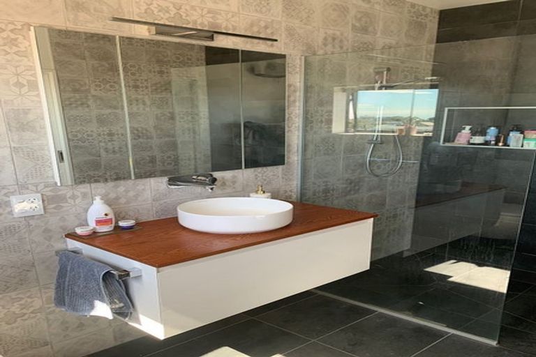 Photo of property in 15 Ridgeway Place, Richmond Hill, Christchurch, 8081
