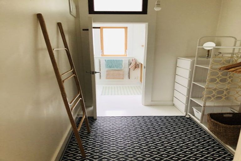 Photo of property in 17 Tanera Crescent, Brooklyn, Wellington, 6021