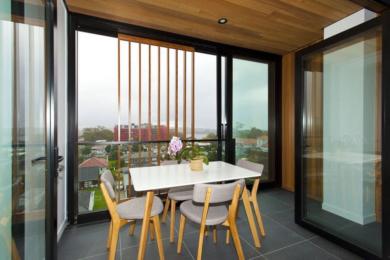 Photo of property in Frank Sargeson Apts, 501/74 Anzac Street, Takapuna, Auckland, 0622