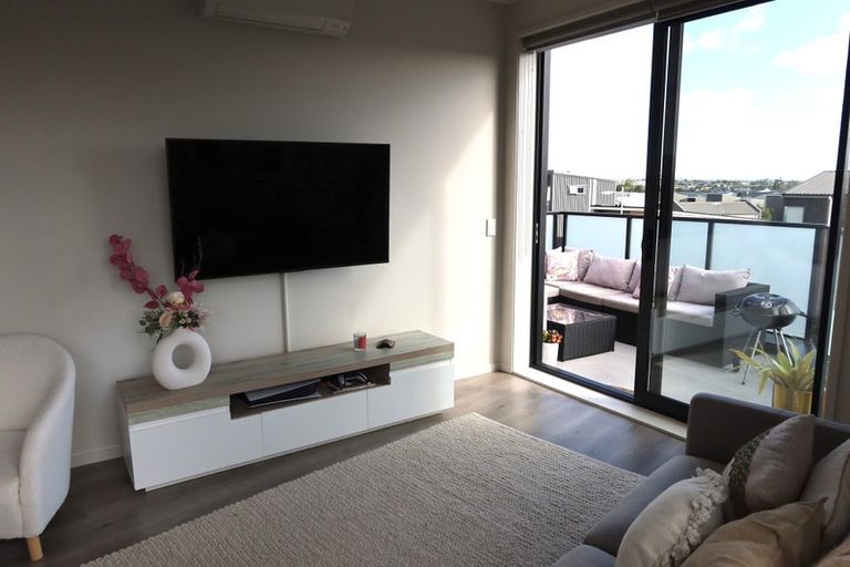 Photo of property in 3/22 Kerewhenua Crescent, 0616