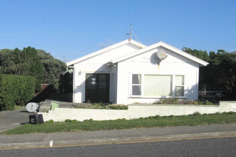 Photo of property in 7 Terrace Road, Titahi Bay, Porirua, 5022
