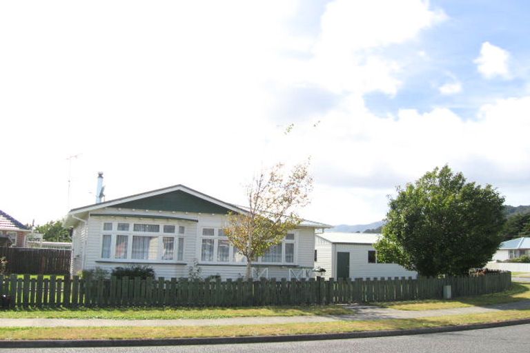 Photo of property in 1 Phar Lap Grove, Trentham, Upper Hutt, 5018