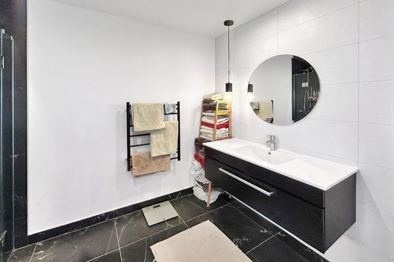 Photo of property in 2 Gibraltar Way, Fitzherbert, Palmerston North, 4410