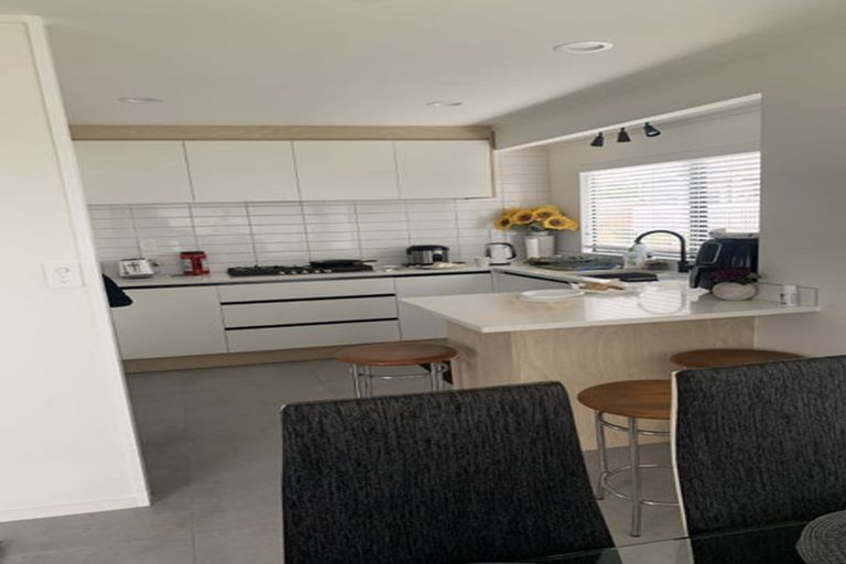 Photo of property in 21 Gala Place, Henderson, Auckland, 0612
