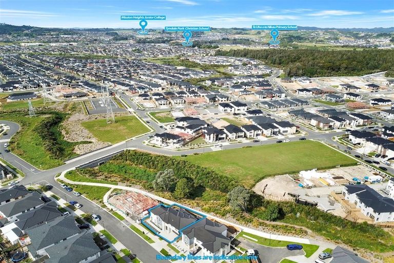 Photo of property in 13 Drumconnell Drive, Flat Bush, Auckland, 2019
