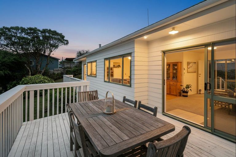 Photo of property in 2 Tairua Heights, Tairua, 3508