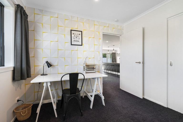 Photo of property in 6 Waimarama Court, Roslyn, Palmerston North, 4414