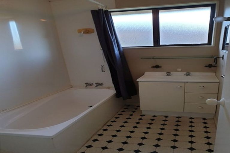 Photo of property in 1/1 Gates Lane, Woolston, Christchurch, 8023