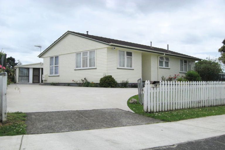 Photo of property in 17 Heyford Close, Mangere, Auckland, 2022
