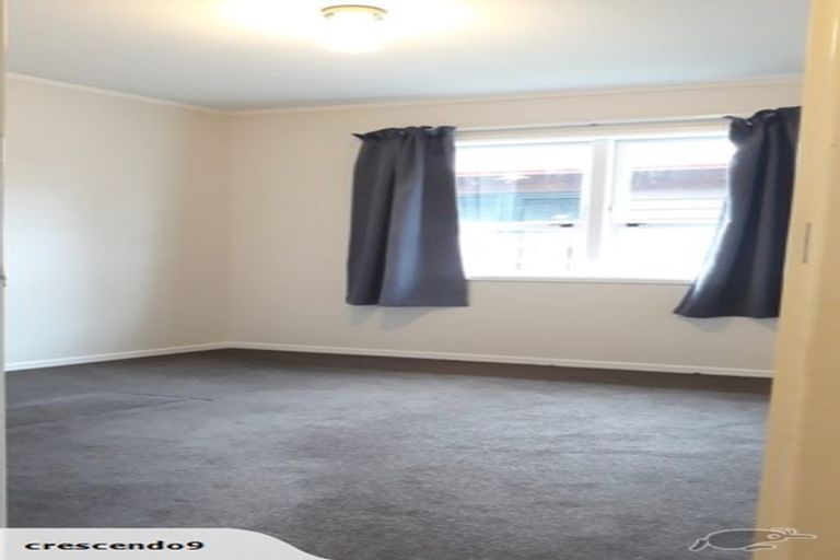 Photo of property in 5 Denver Avenue, Sunnyvale, Auckland, 0612